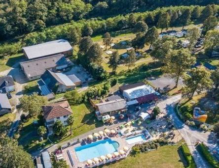 Oh! Campings - Camping Paradis A L'Ombre Des Tilleuls Peyrouse Extérieur photo